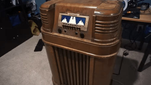 1940s Philco radio sings again with new Raspberry Pi heart