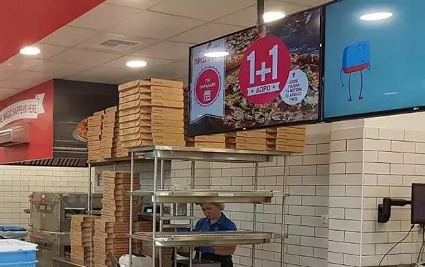 Pi-powered digital signage in a Domino's pizza restaurant